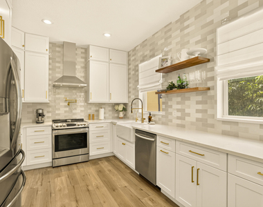 7630 Topiary Avenue - Photo Thumbnail 15