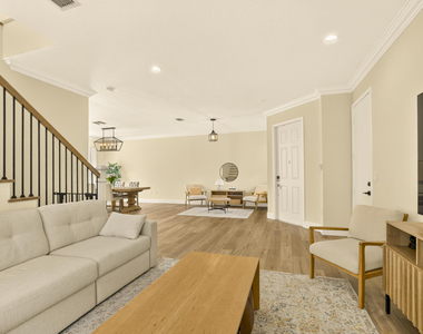 7630 Topiary Avenue - Photo Thumbnail 6