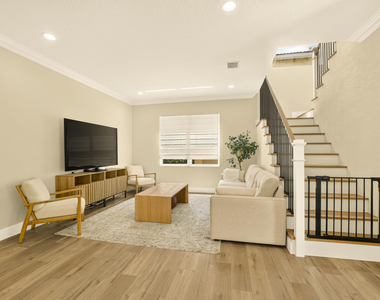 7630 Topiary Avenue - Photo Thumbnail 2