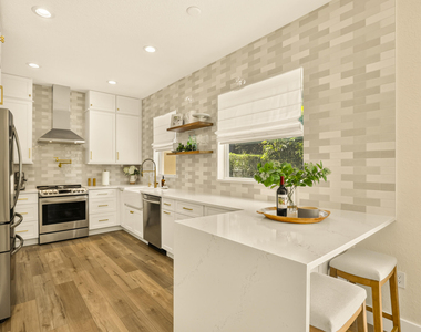 7630 Topiary Avenue - Photo Thumbnail 14