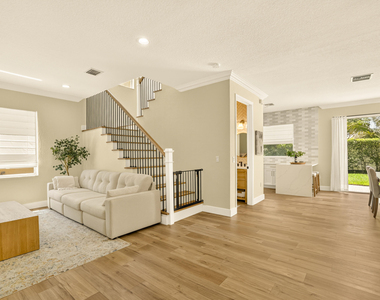 7630 Topiary Avenue - Photo Thumbnail 3