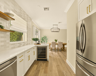 7630 Topiary Avenue - Photo Thumbnail 17