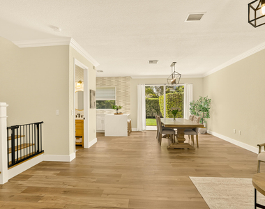 7630 Topiary Avenue - Photo Thumbnail 12