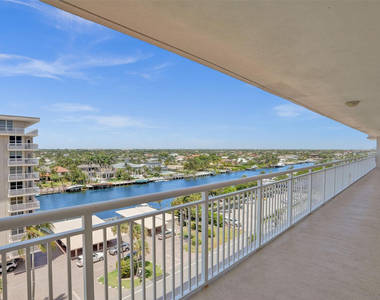 1051 Hillsboro Mile - Photo Thumbnail 23