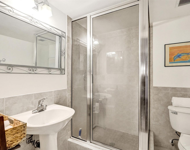 1051 Hillsboro Mile - Photo Thumbnail 21