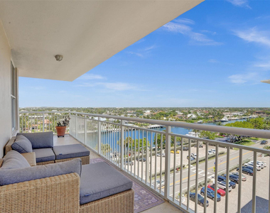 1051 Hillsboro Mile - Photo Thumbnail 7