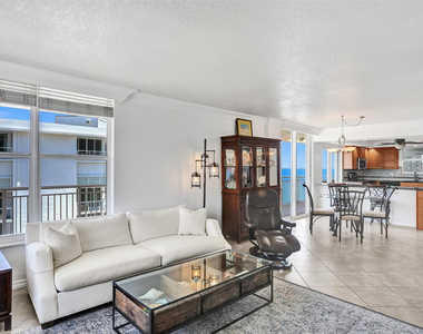 1051 Hillsboro Mile - Photo Thumbnail 9
