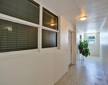 1051 Hillsboro Mile - Photo Thumbnail 22