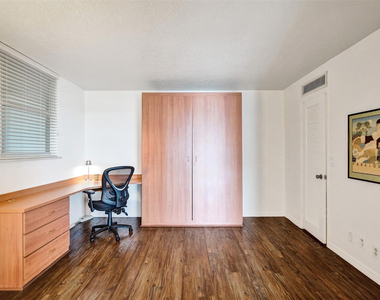 1051 Hillsboro Mile - Photo Thumbnail 20
