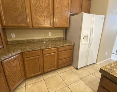13510 W Avalon Drive - Photo Thumbnail 12