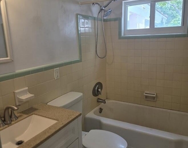 1152 Bayview Drive - Photo Thumbnail 7