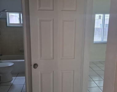 1152 Bayview Drive - Photo Thumbnail 8