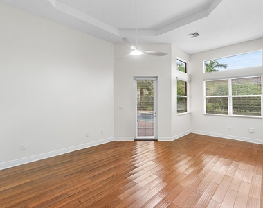 6641 Conch Court - Photo Thumbnail 21