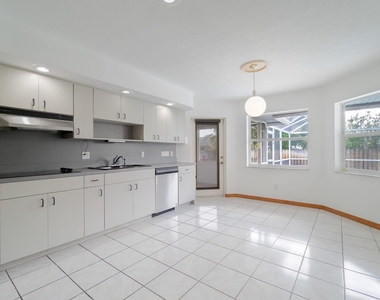242 Se Duval Avenue Se - Photo Thumbnail 11