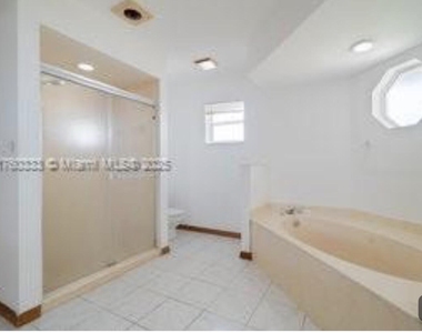 242 Se Duval Avenue Se - Photo Thumbnail 3