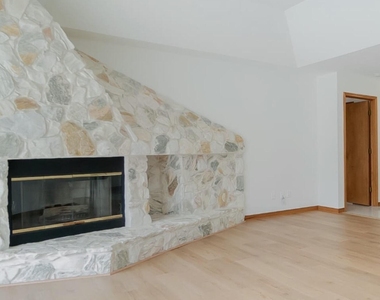242 Se Duval Avenue Se - Photo Thumbnail 5