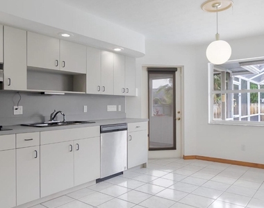 242 Se Duval Avenue Se - Photo Thumbnail 8