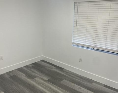 2200 Nw 22nd Street - Photo Thumbnail 2