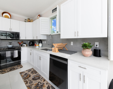 314 Ne Surfside Avenue - Photo Thumbnail 13