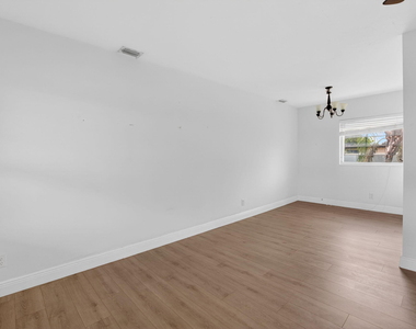 426 Ne 7th Avenue - Photo Thumbnail 9