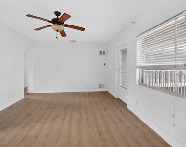 426 Ne 7th Avenue - Photo Thumbnail 12