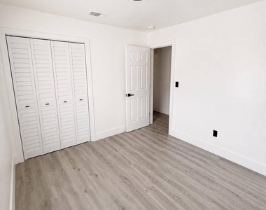 2126 Nw 47th Terrace - Photo Thumbnail 7