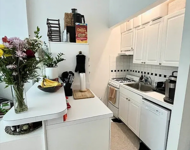 423 East 83rd Street - Photo Thumbnail 2