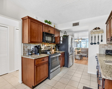 3425 Via Poinciana - Photo Thumbnail 11