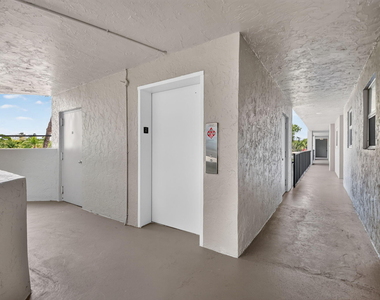 3425 Via Poinciana - Photo Thumbnail 34
