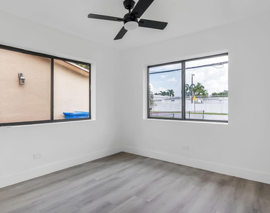 5015 Sw 25th Street - Photo Thumbnail 9