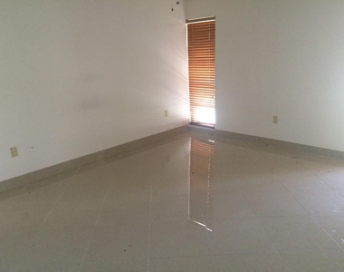 485 N Pine Island Road - Photo Thumbnail 4
