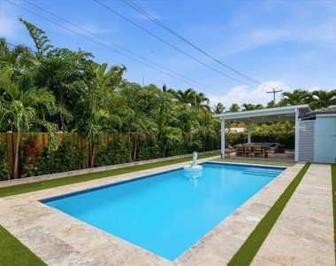 2210 Ne 34th Court - Photo Thumbnail 32