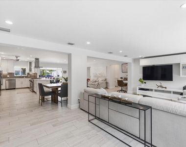 2210 Ne 34th Court - Photo Thumbnail 14