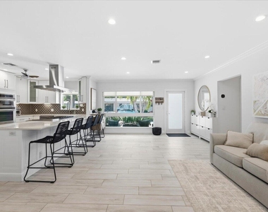2210 Ne 34th Court - Photo Thumbnail 8