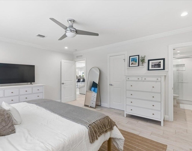2210 Ne 34th Court - Photo Thumbnail 22