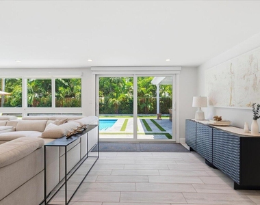 2210 Ne 34th Court - Photo Thumbnail 13