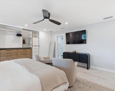 2210 Ne 34th Court - Photo Thumbnail 18