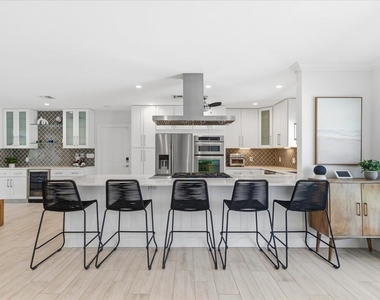2210 Ne 34th Court - Photo Thumbnail 2