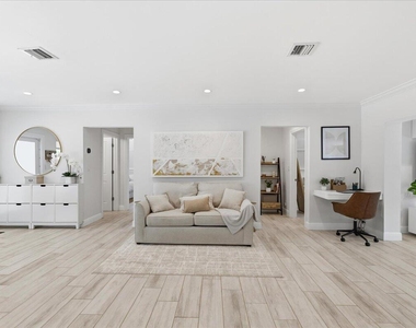 2210 Ne 34th Court - Photo Thumbnail 15