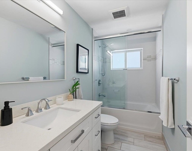 2210 Ne 34th Court - Photo Thumbnail 25