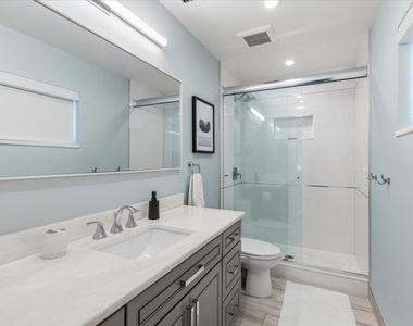 2210 Ne 34th Court - Photo Thumbnail 23