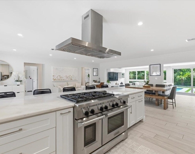 2210 Ne 34th Court - Photo Thumbnail 6