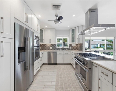 2210 Ne 34th Court - Photo Thumbnail 3