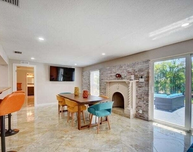 168 Se 31st Avenue - Photo Thumbnail 4