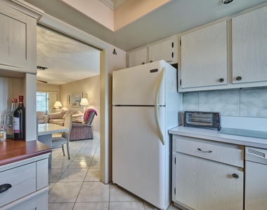 2804 Crosley Drive E - Photo Thumbnail 7