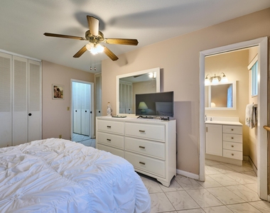 2804 Crosley Drive E - Photo Thumbnail 17