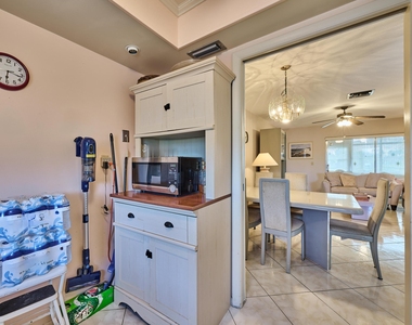 2804 Crosley Drive E - Photo Thumbnail 6