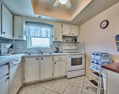 2804 Crosley Drive E - Photo Thumbnail 8