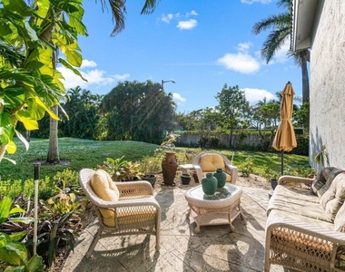 11706 Briarwood Circle - Photo Thumbnail 2