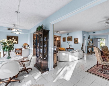 11706 Briarwood Circle - Photo Thumbnail 5